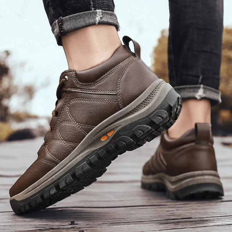 Tênis Masculino em Couro Tecnológico - Conforto e Estilo Diário